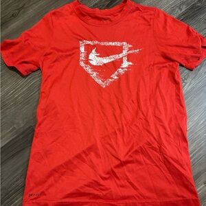 Nike Boys M Red Baseball Graphic Tee